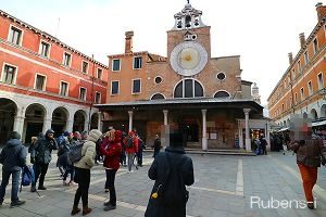 ヴェネツィアで最も古いといわれるサン ジャコモ ディ リアルト教会